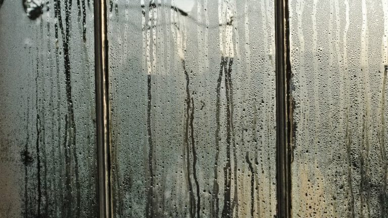 Humedad por condensación en Castilla la Mancha - Ventana empañada